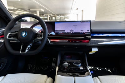 2027 BMW 550e 550e xDrive
