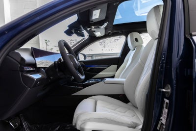 2027 BMW 550e 550e xDrive