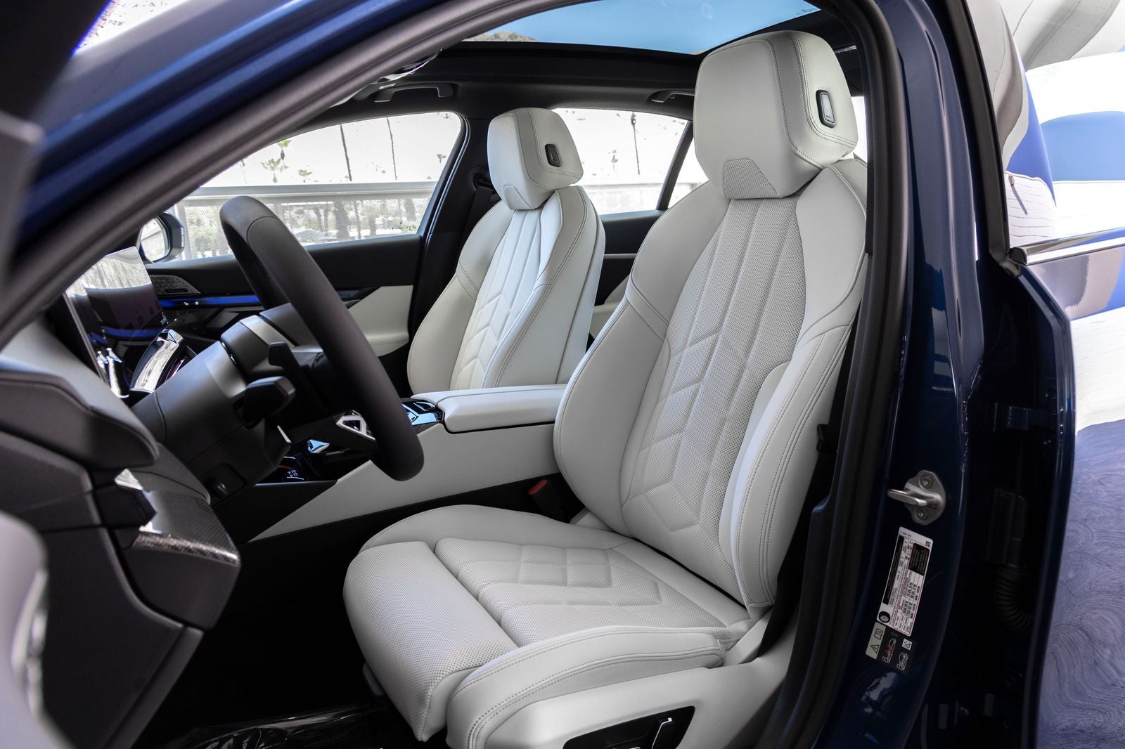 2027 BMW 550e 550e xDrive