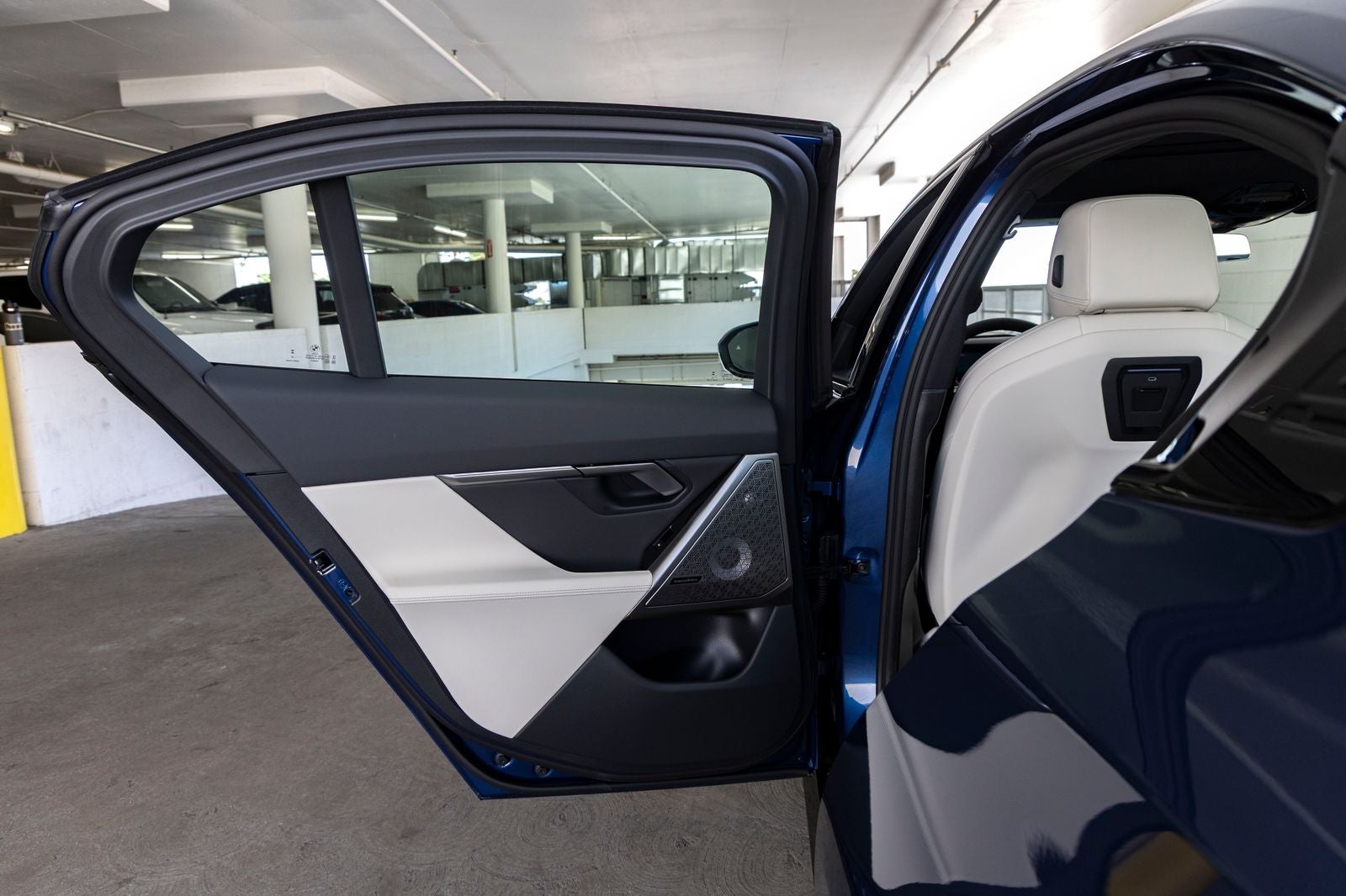 2027 BMW 550e 550e xDrive