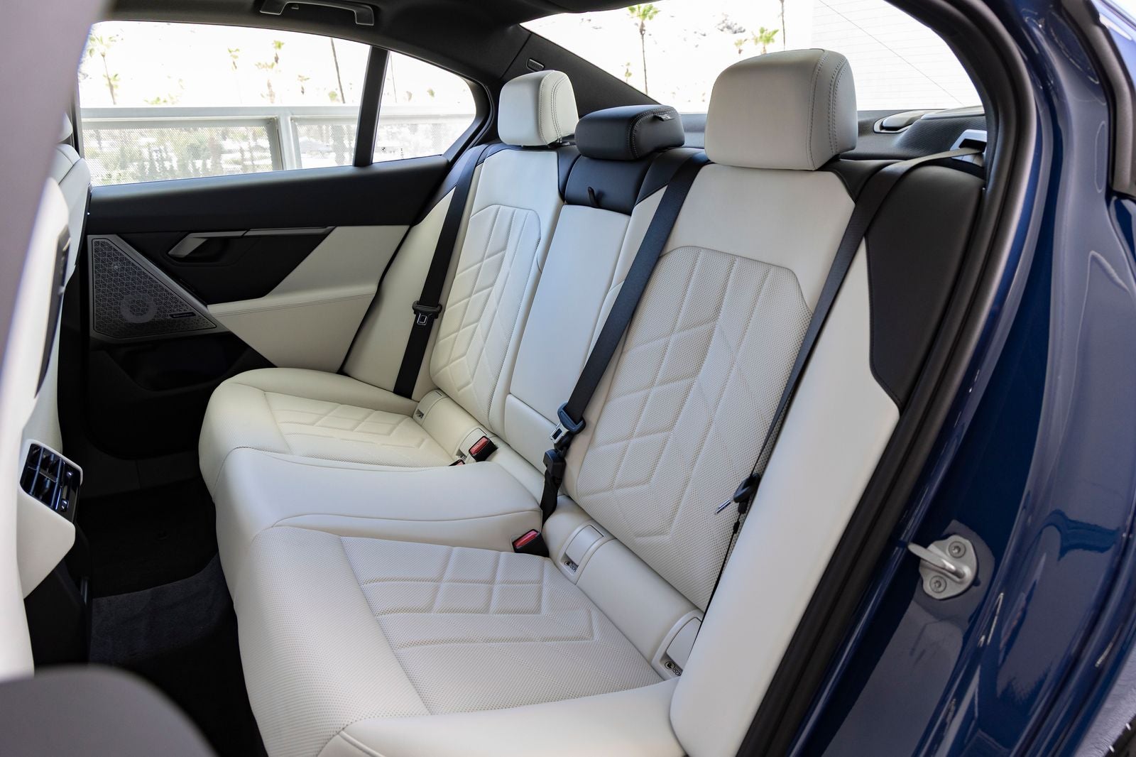 2027 BMW 550e 550e xDrive
