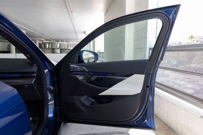 2027 BMW 550e 550e xDrive