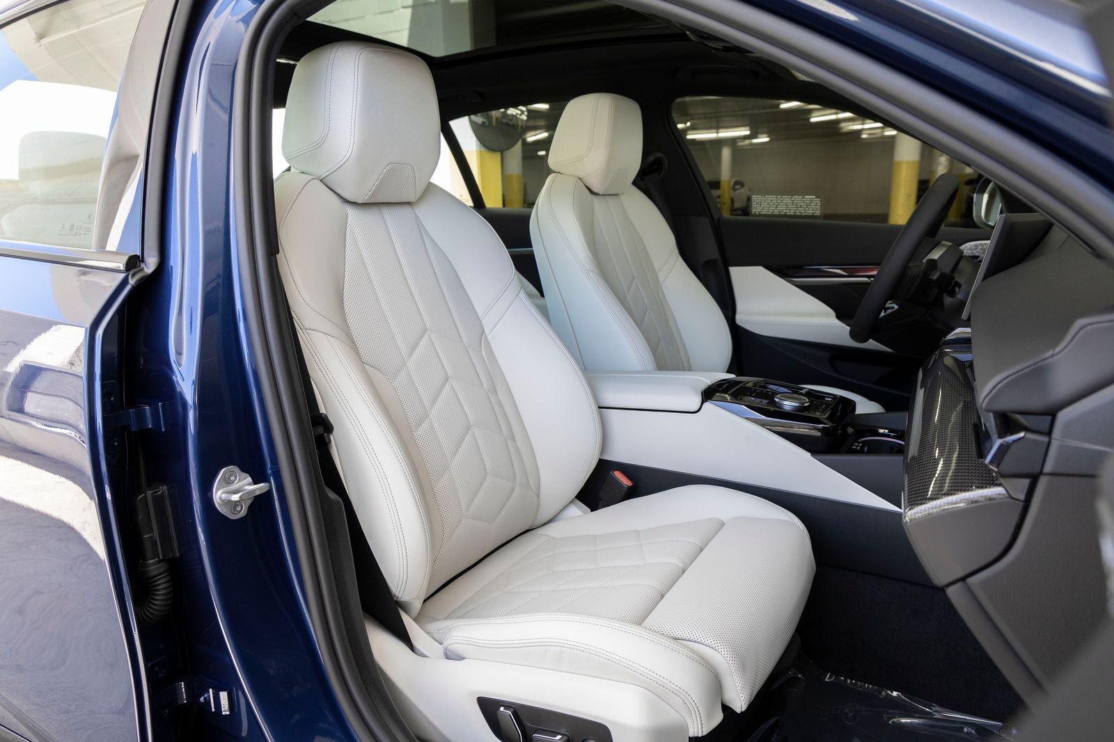 2027 BMW 550e 550e xDrive