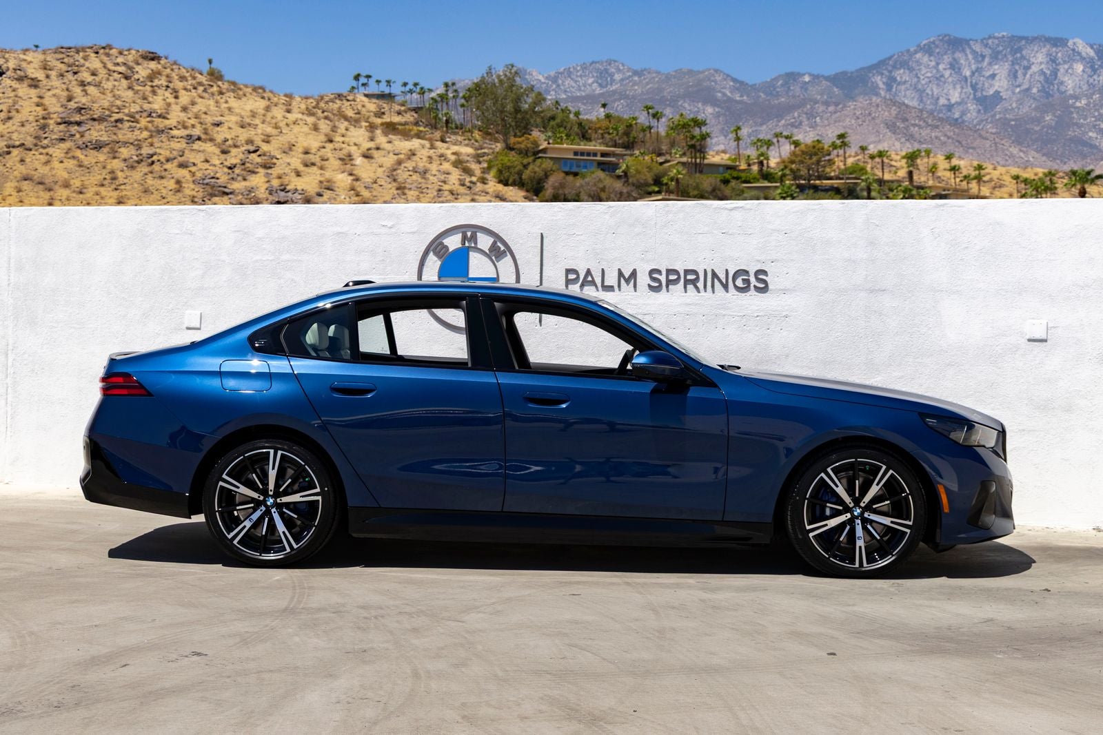 2027 BMW 550e 550e xDrive