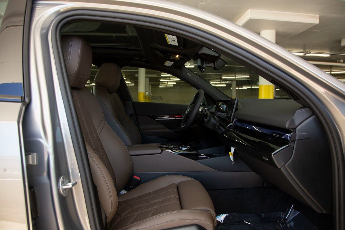 2026 BMW 5 Series 550e xDrive