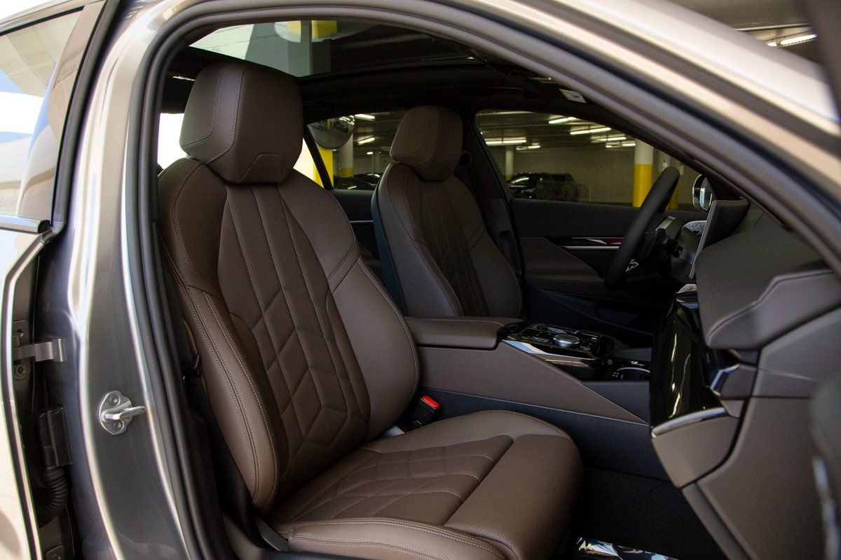 2026 BMW 5 Series 550e xDrive