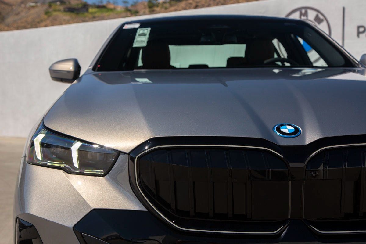 2026 BMW 5 Series 550e xDrive