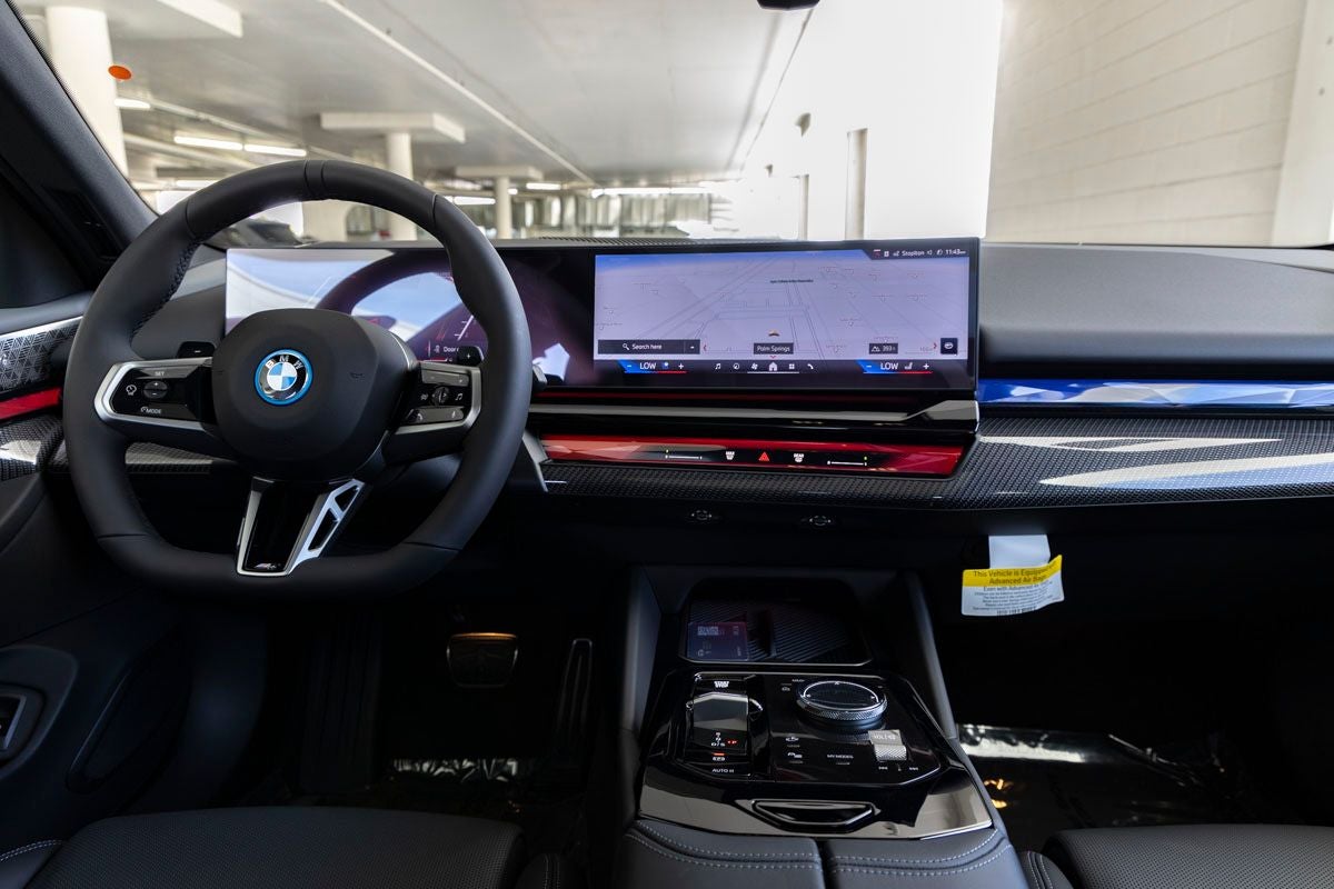2027 BMW 550e Base