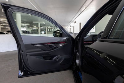 2027 BMW 550e Base