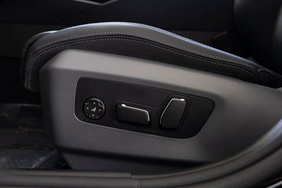 2027 BMW 550e Base