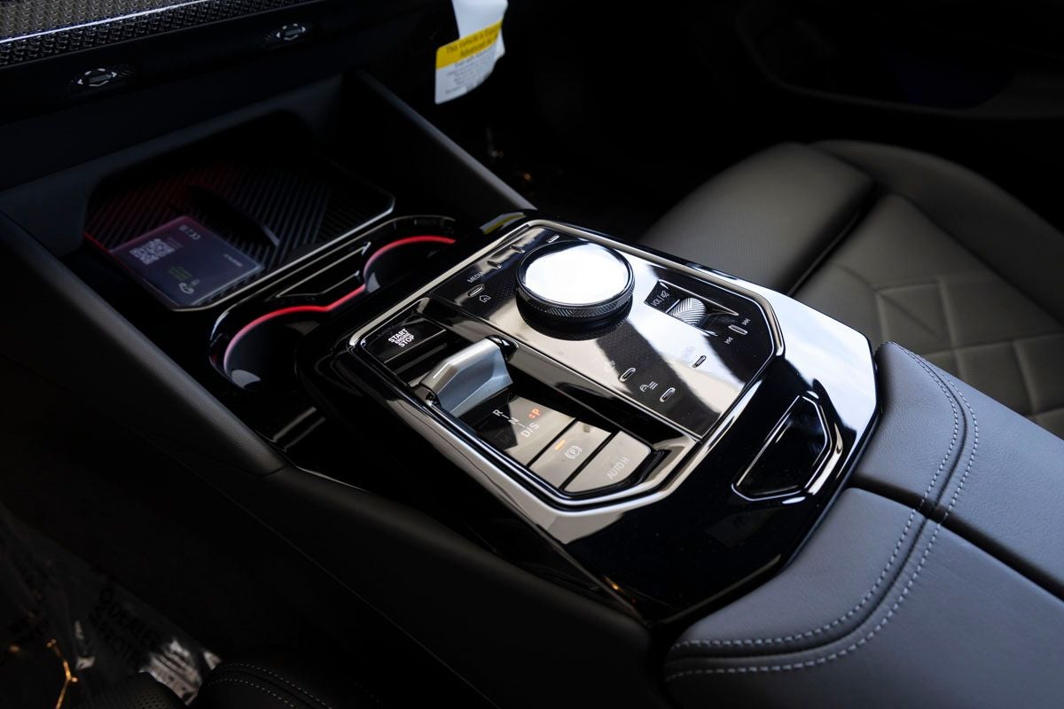 2027 BMW 550e Base
