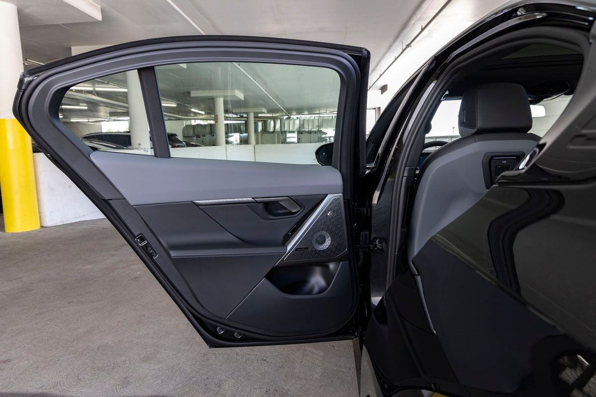2027 BMW 550e Base
