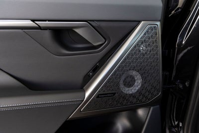2027 BMW 550e Base
