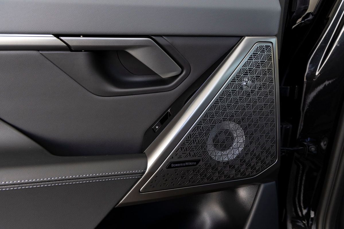 2027 BMW 550e Base