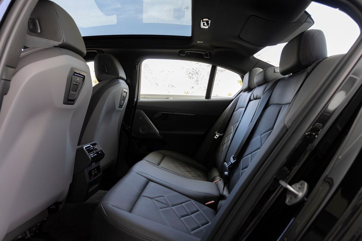 2027 BMW 550e Base