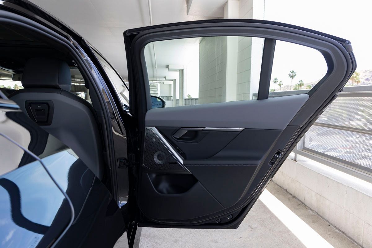2027 BMW 550e Base