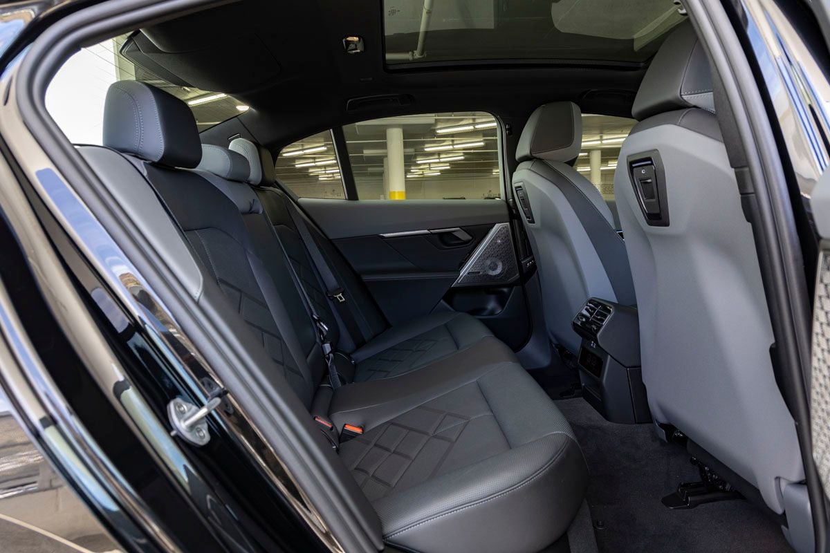 2027 BMW 550e Base