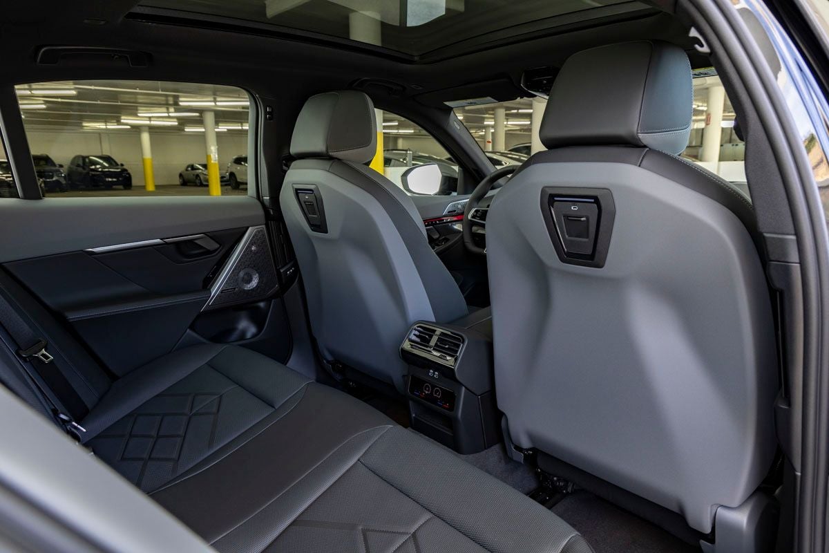 2027 BMW 550e Base
