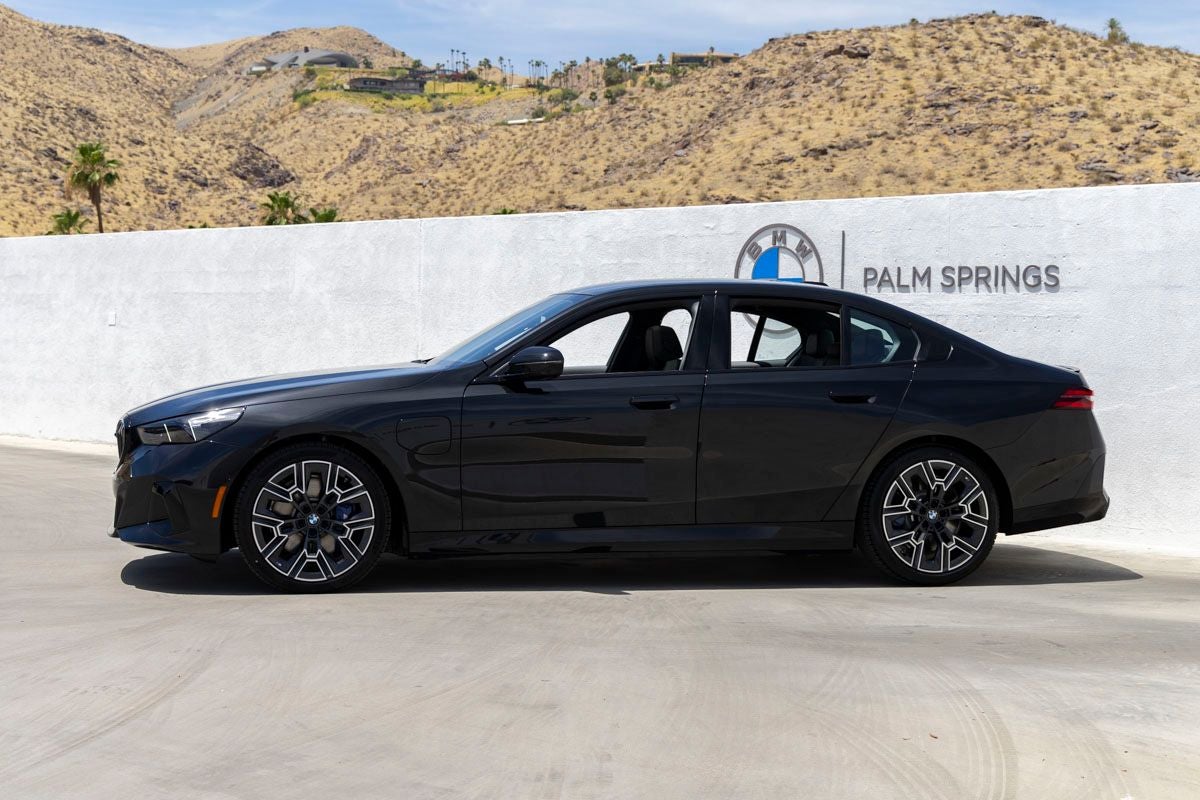 2027 BMW 550e Base