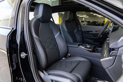 2027 BMW 550e Base
