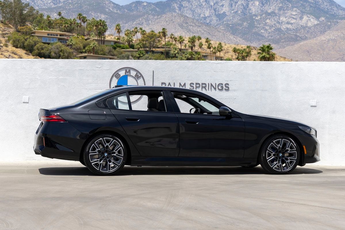 2027 BMW 550e Base