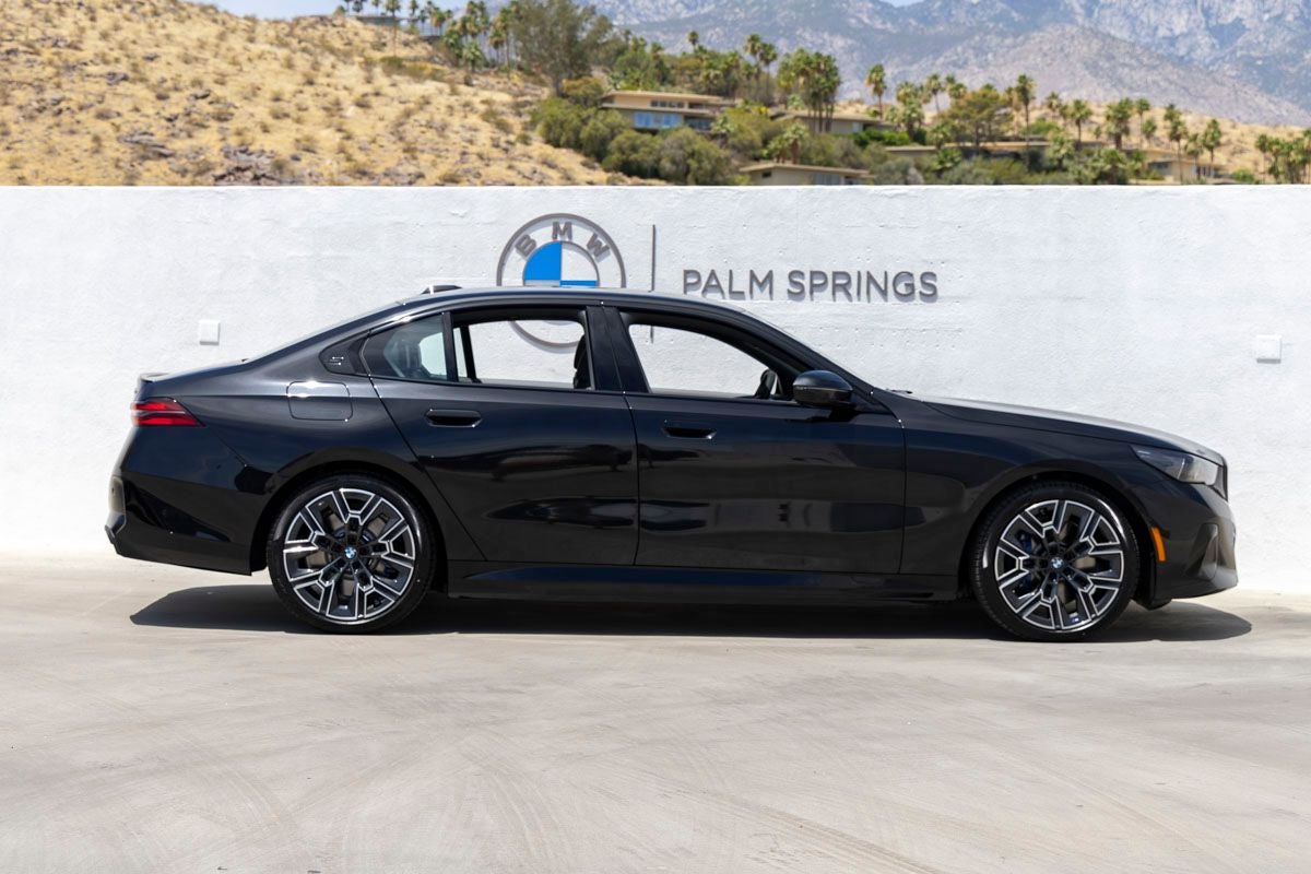 2027 BMW 550e Base