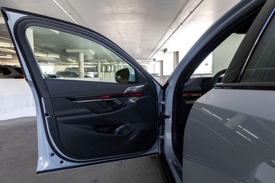 2027 BMW 550e Base