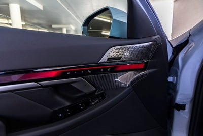 2027 BMW 550e Base