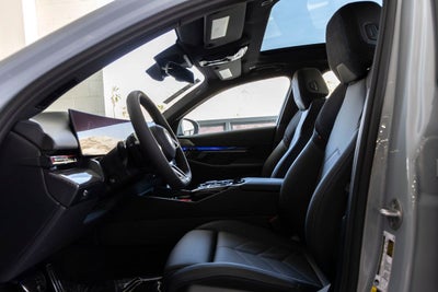 2027 BMW 550e Base