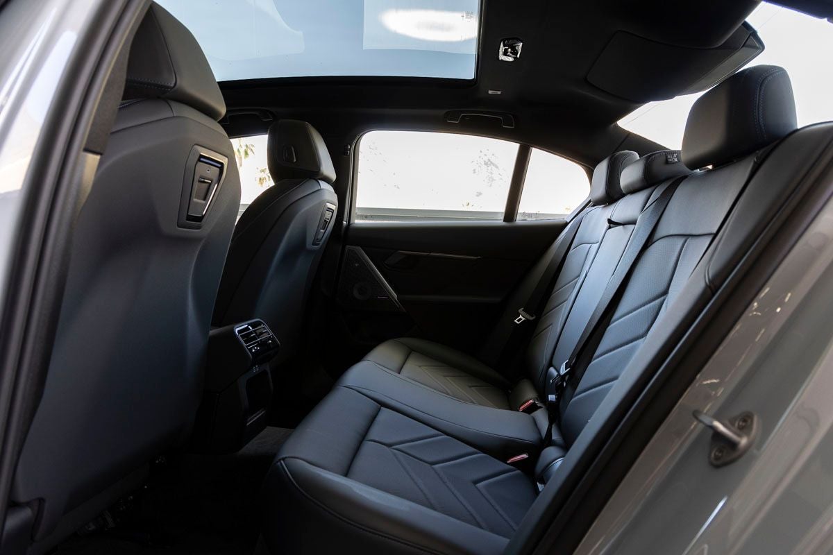 2027 BMW 550e Base