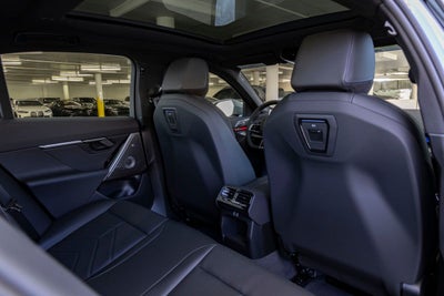 2027 BMW 550e Base