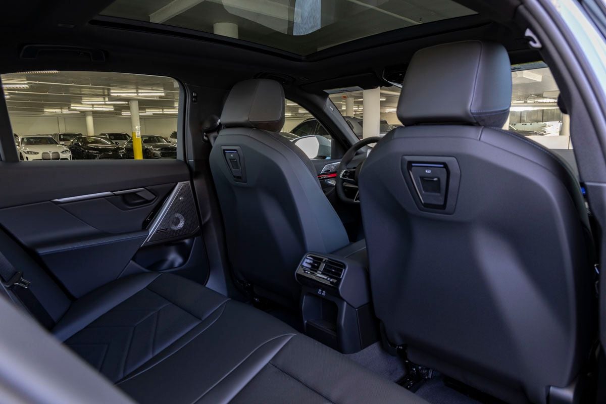2027 BMW 550e Base