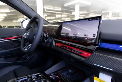 2027 BMW 550e Base