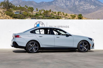 2027 BMW 550e Base