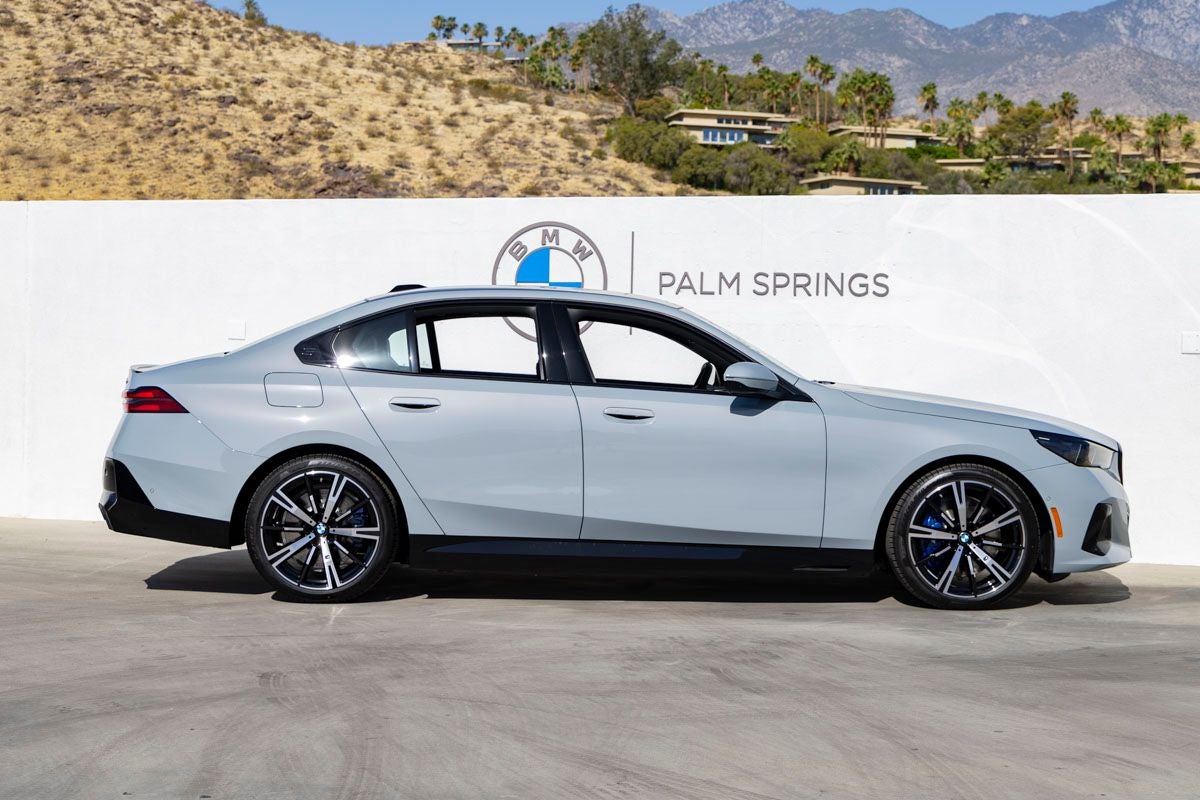 2027 BMW 550e Base