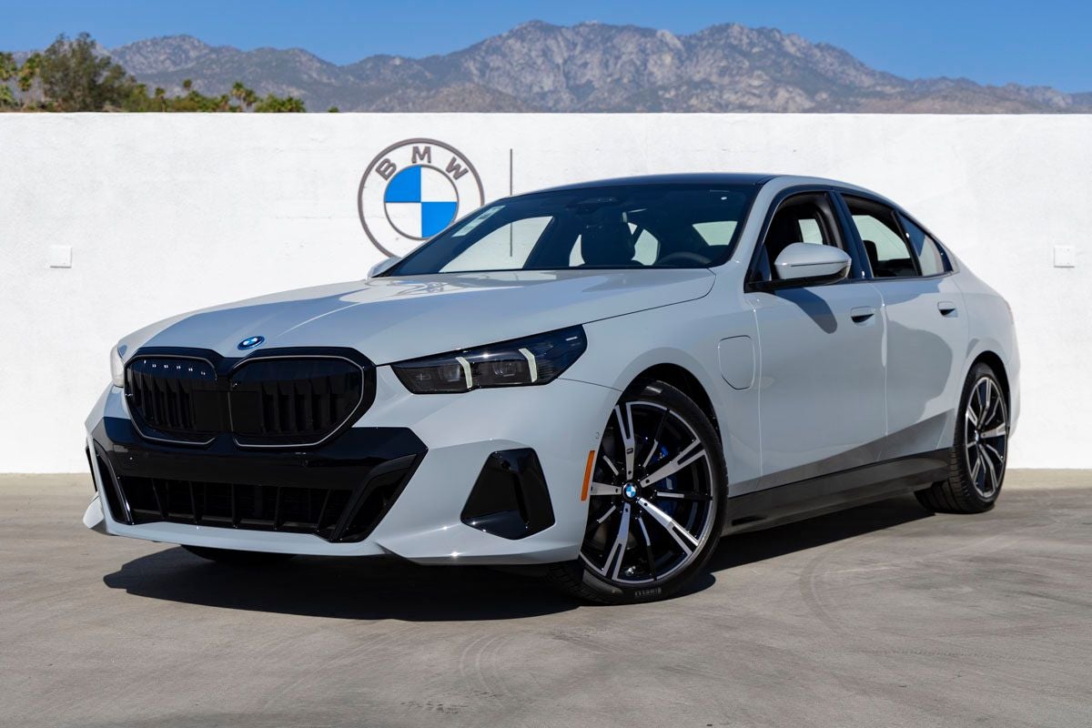 2027 BMW 550e Base