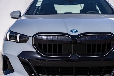 2027 BMW 550e Base
