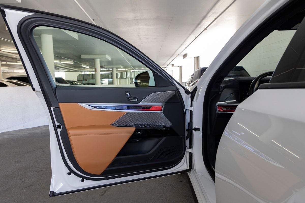 2023 BMW 740i 740i