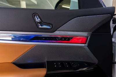 2023 BMW 740i 740i