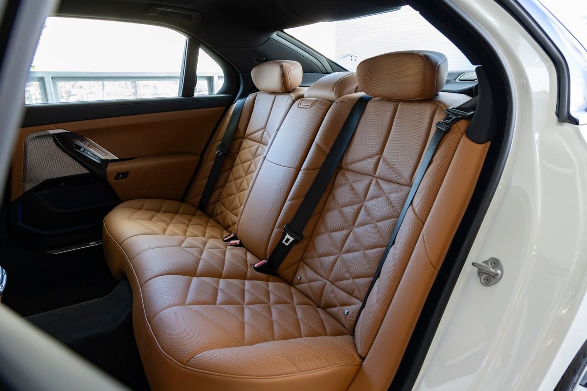 2023 BMW 740i 740i