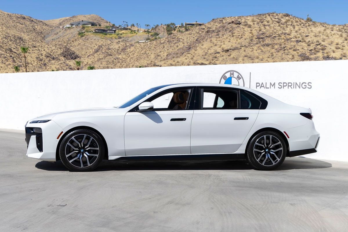 2023 BMW 740i 740i
