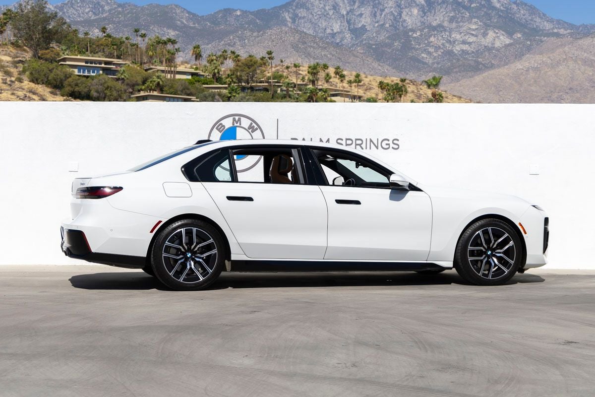 2023 BMW 740i 740i