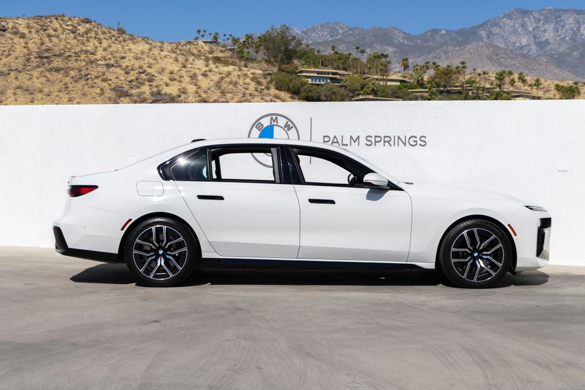 2023 BMW 740i 740i