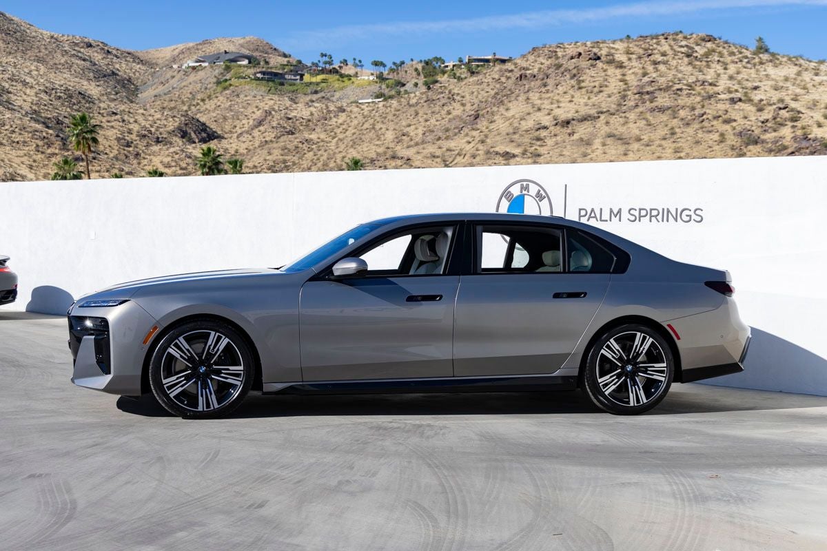 2026 BMW 740i 740i