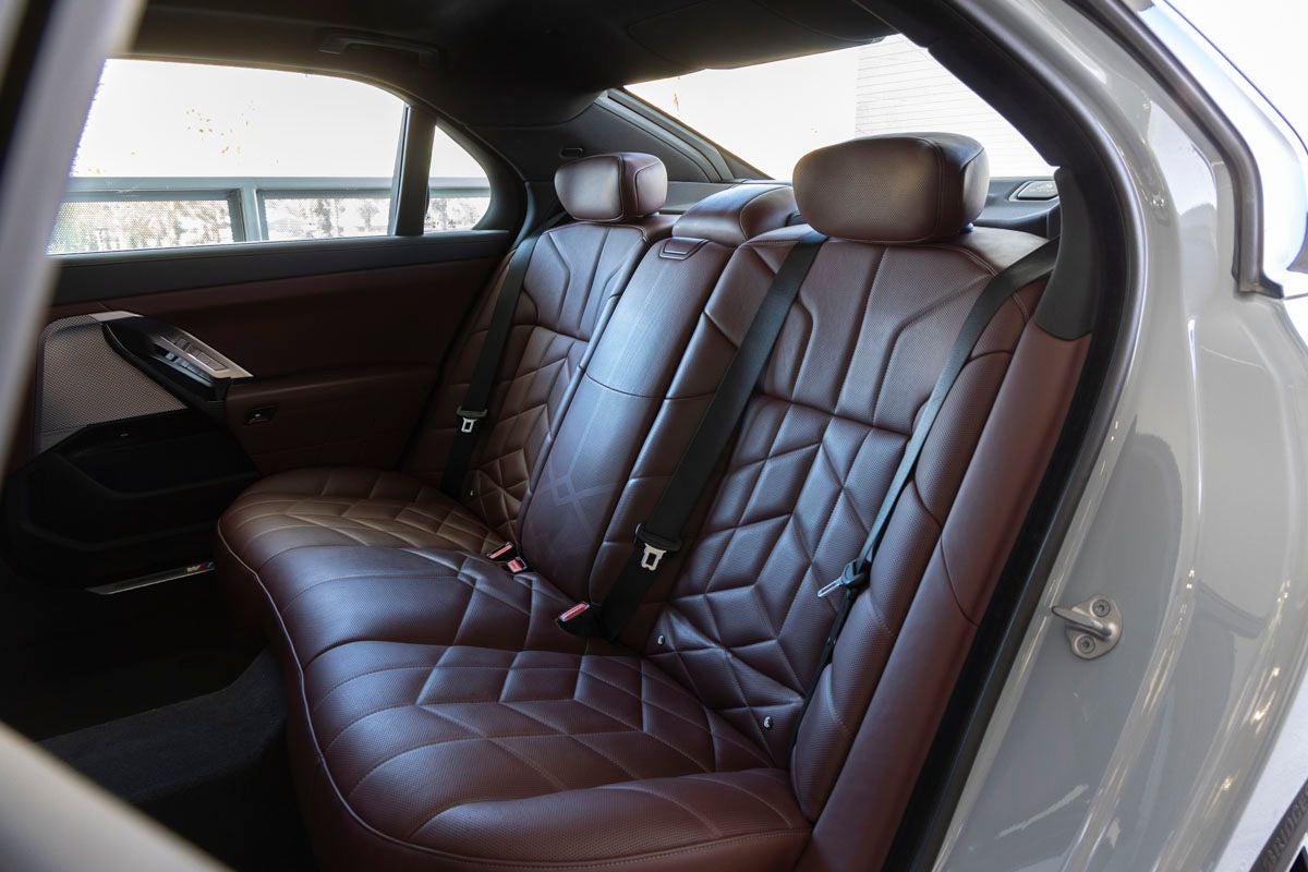 2023 BMW 740i 740i