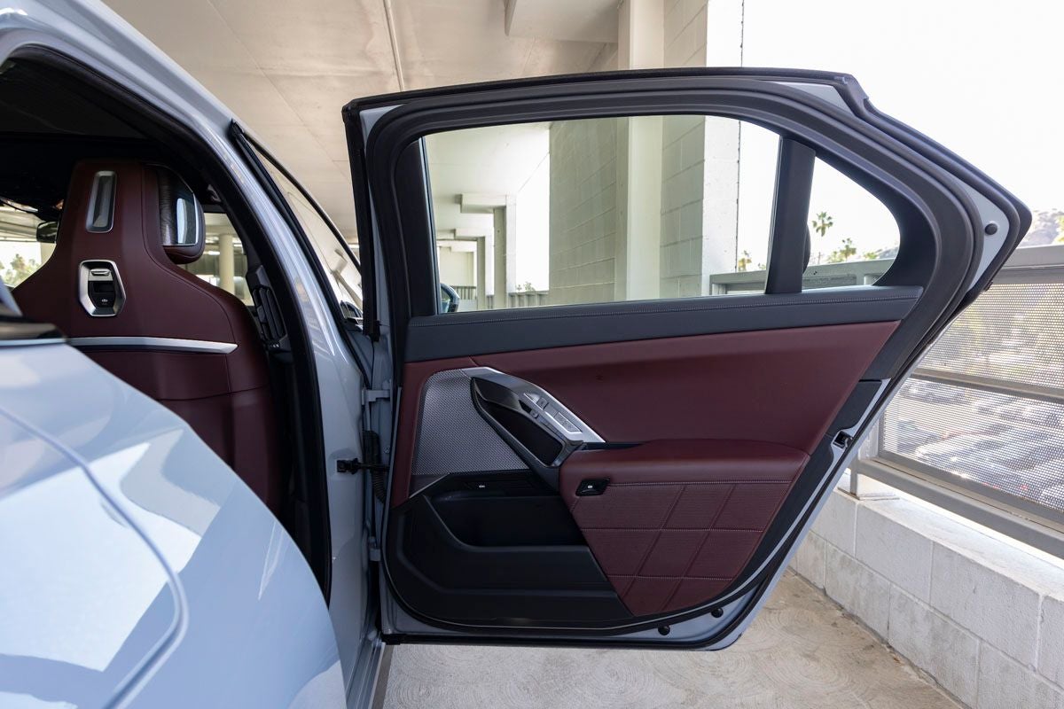 2023 BMW 740i 740i