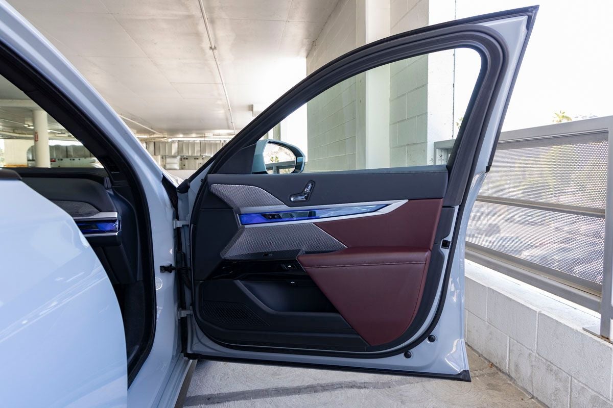 2023 BMW 740i 740i