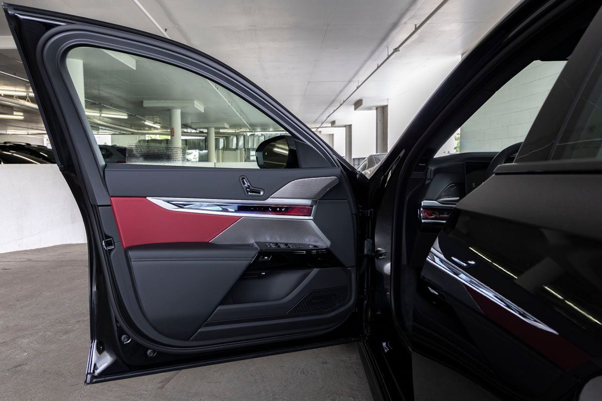 2026 BMW 740i 740i