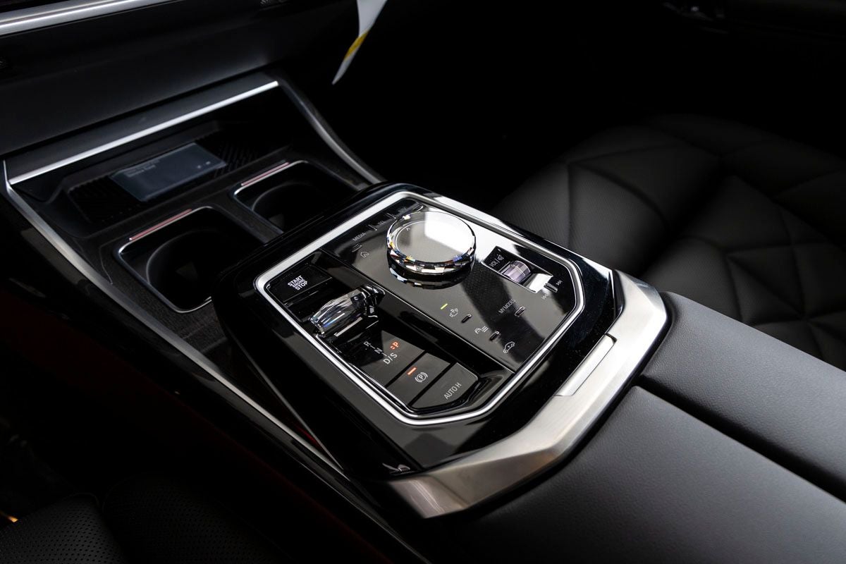 2026 BMW 740i 740i
