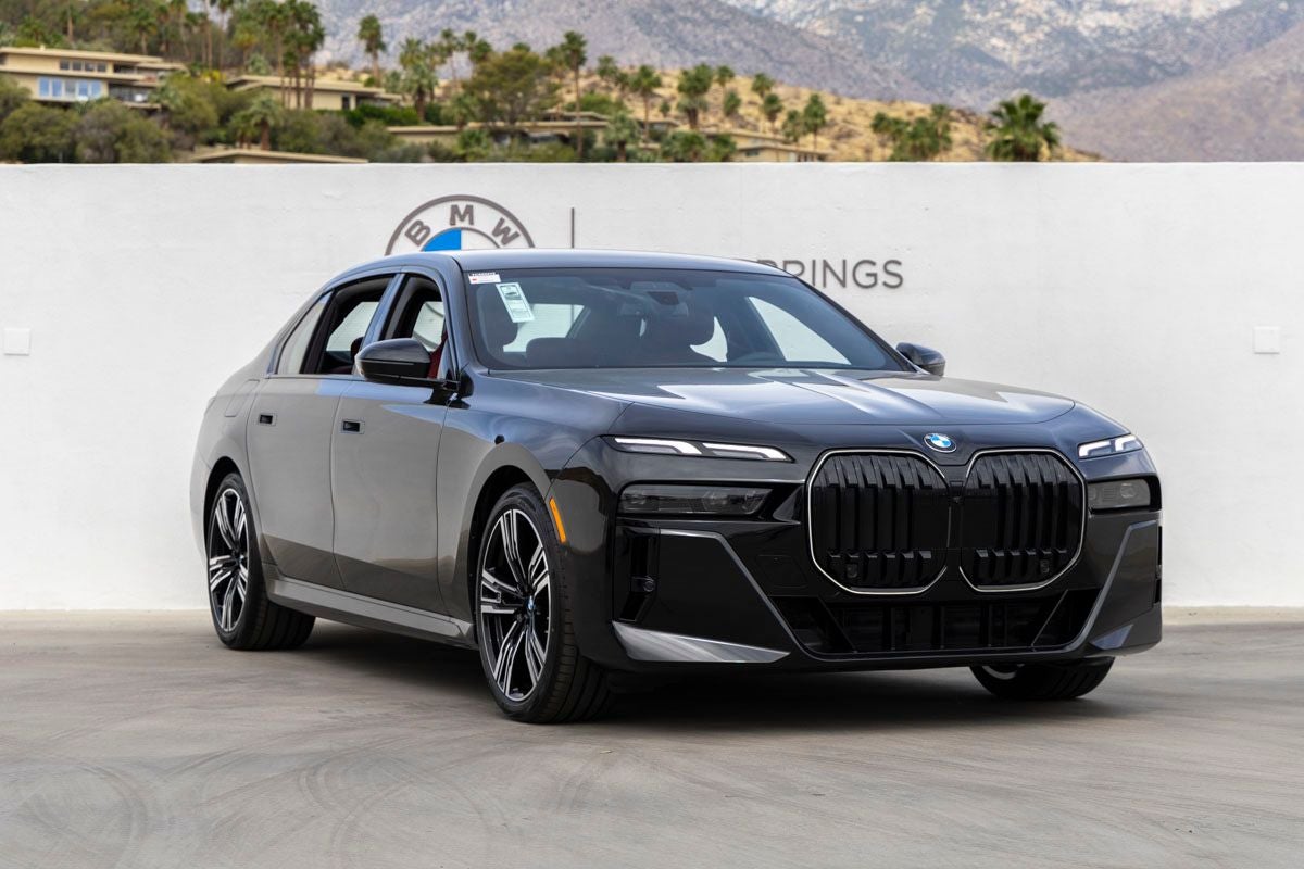 2026 BMW 740i 740i